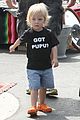 tori spelling frequents the flea market 03
