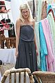 tori spelling frequents the flea market 28