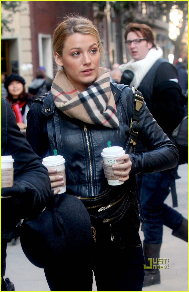 blake lively burberry scarf 082298011