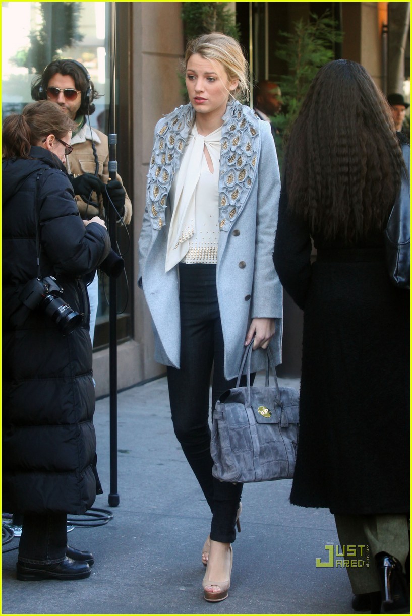 blake lively burberry scarf 112298041