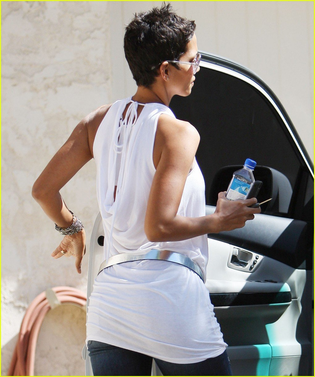 halle berry backside touched 09