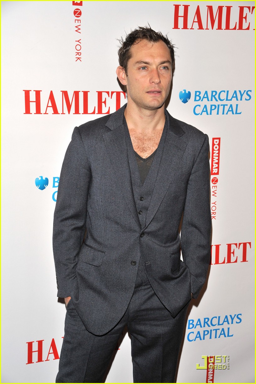 jude law opening night curtain call 16