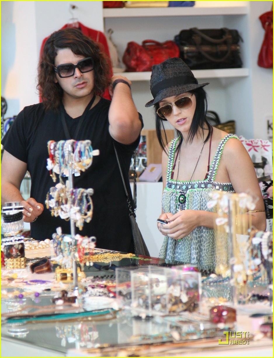 katy perry hangs with russell brands brother 142296201