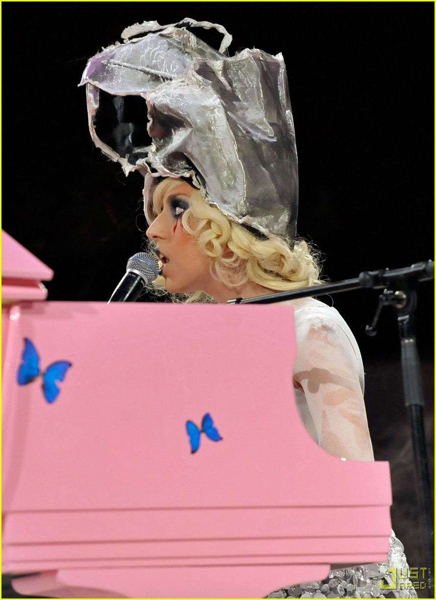 Lady Gaga's Performance is Contemporary Art Speechless: Photo 2359081 ...