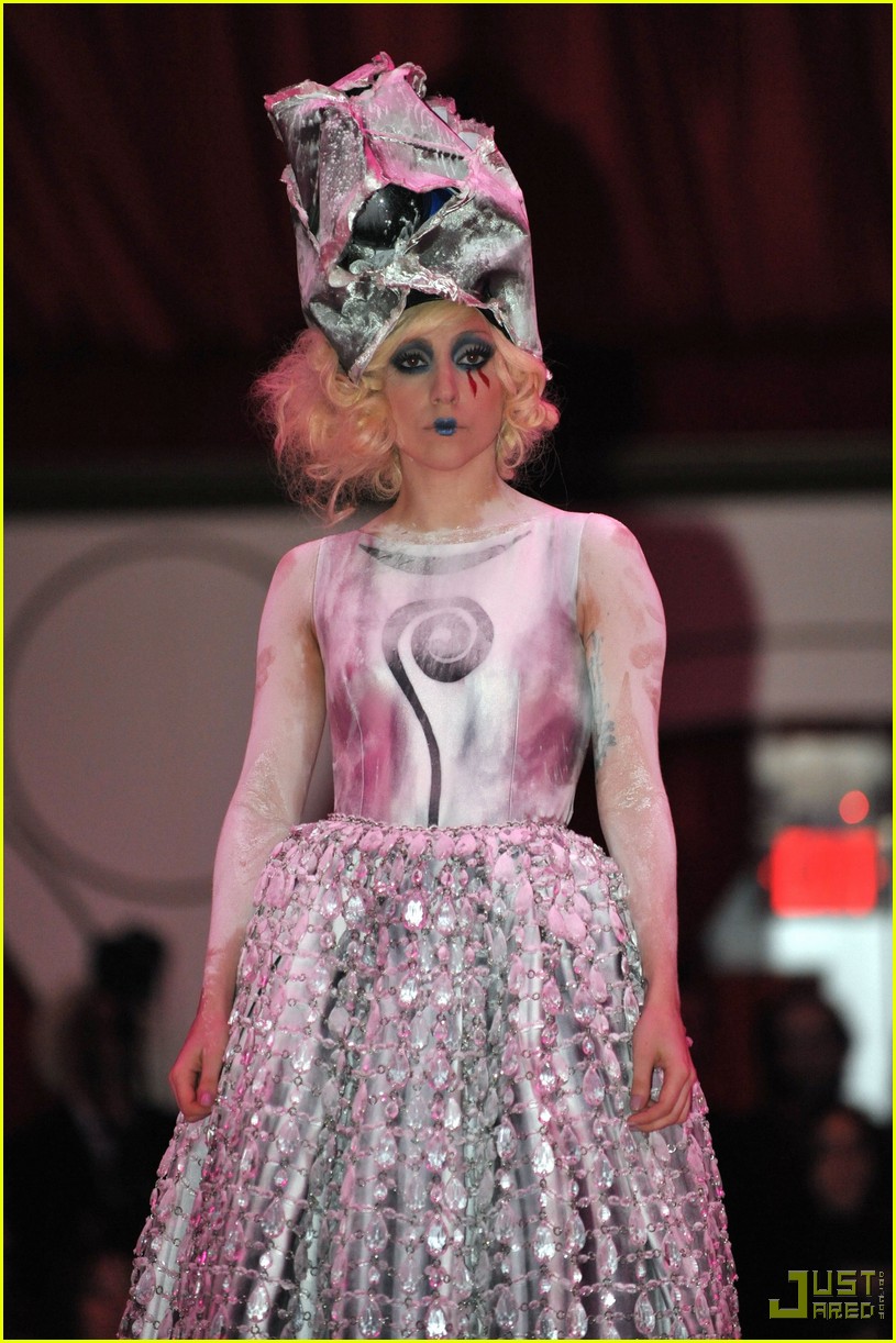 Lady Gaga's Performance is Contemporary Art Speechless: Photo 2359171 ...