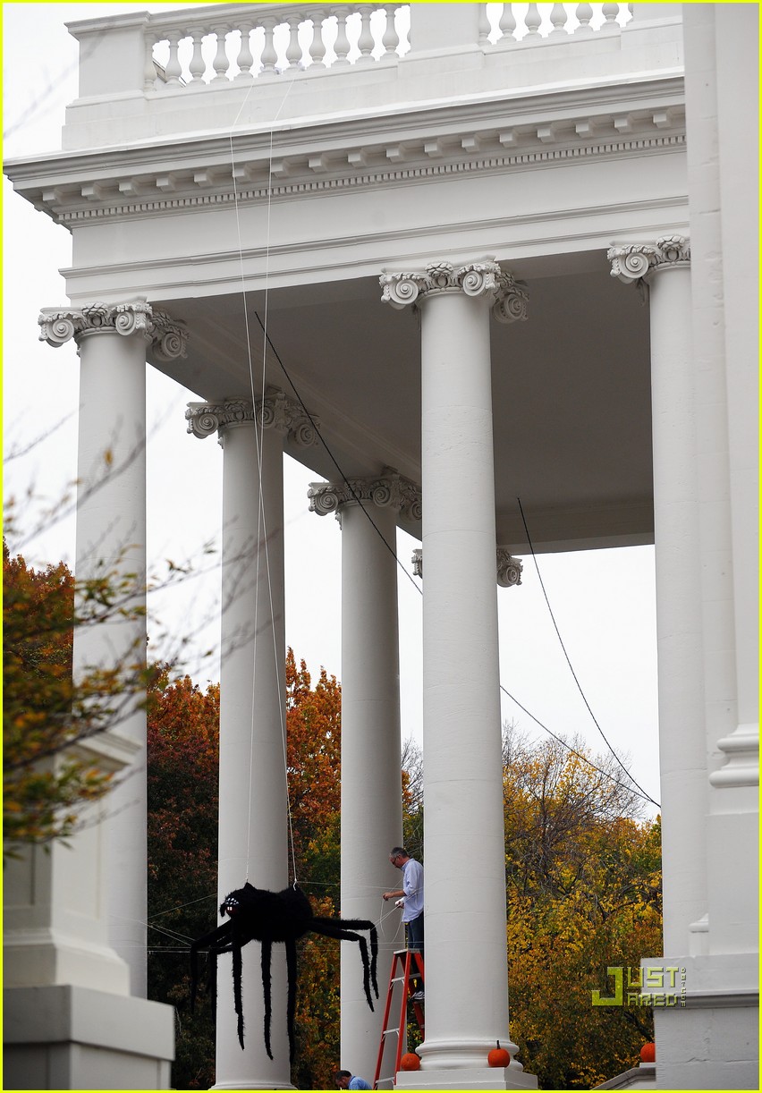 michelle obama trick of treating white house 152326261
