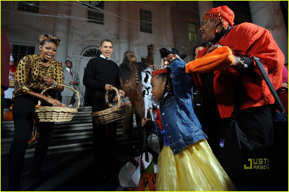 michelle obama trick of treating white house 24