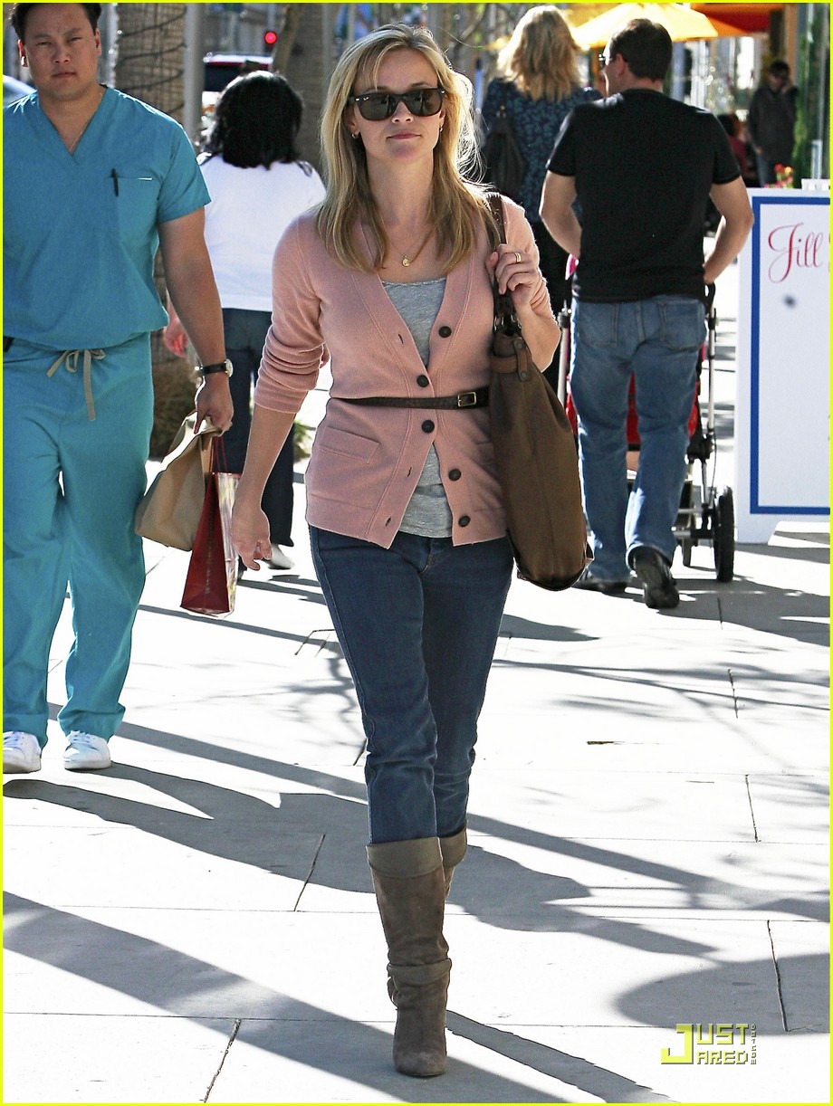 reese witherspoon talks a little trash 032365531