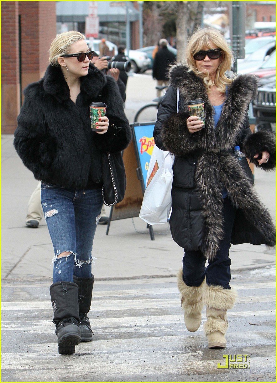 kate hudson goldie hawn bond over a cup of coffee 14