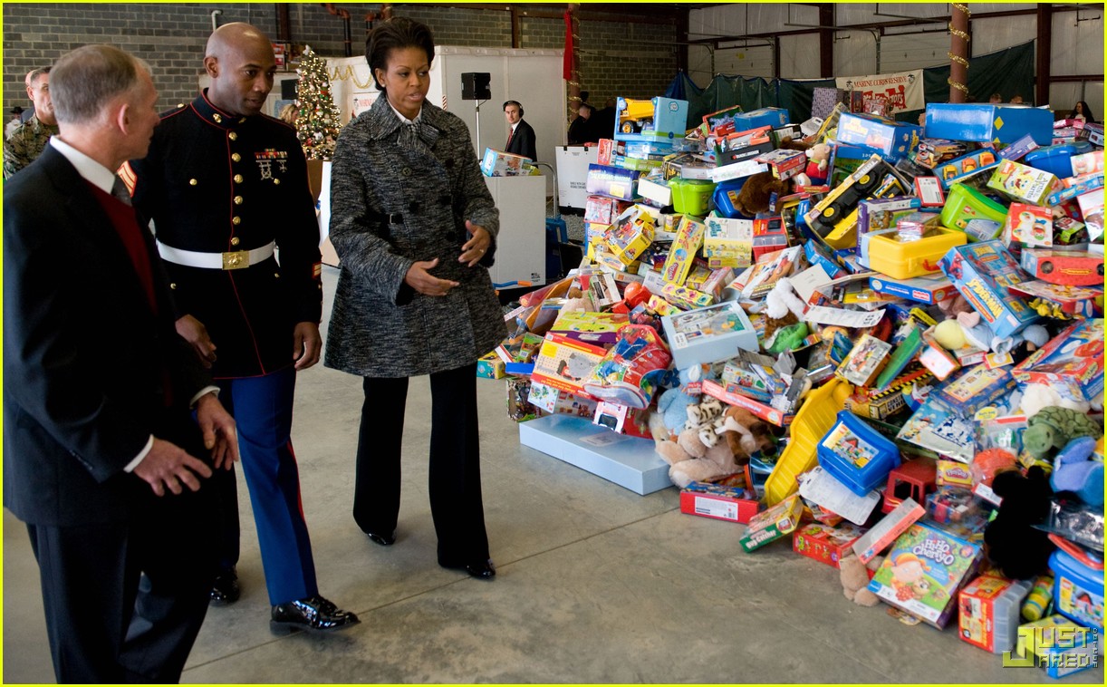 michelle obama toys for tots 012402225