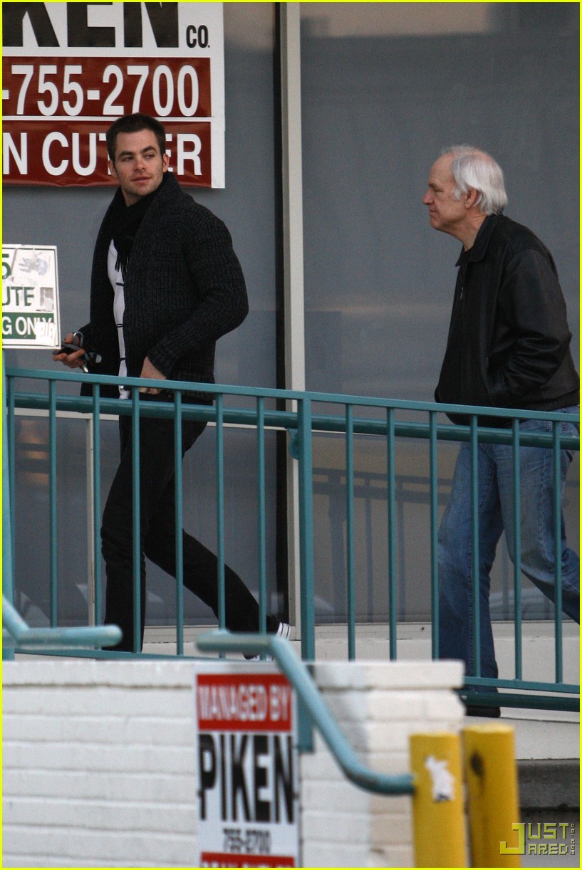chris pine dad the counter 092401061