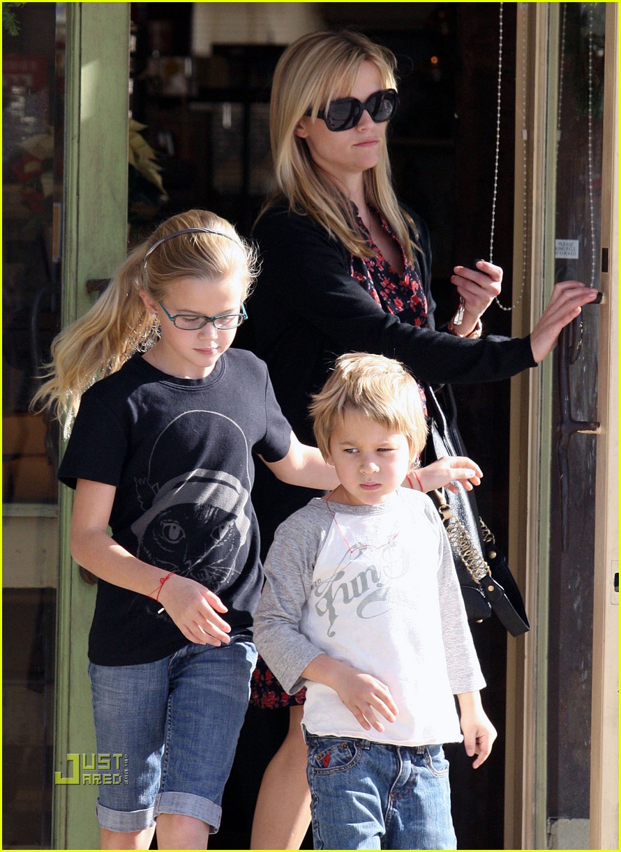 reese witherspoon jenny becs toy store 032402782