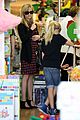 reese witherspoon jenny becs toy store 07
