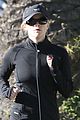 reese witherspoon jogging with friends nike outfit 02
