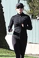 reese witherspoon jogging with friends nike outfit 03