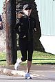 reese witherspoon jogging with friends nike outfit 05