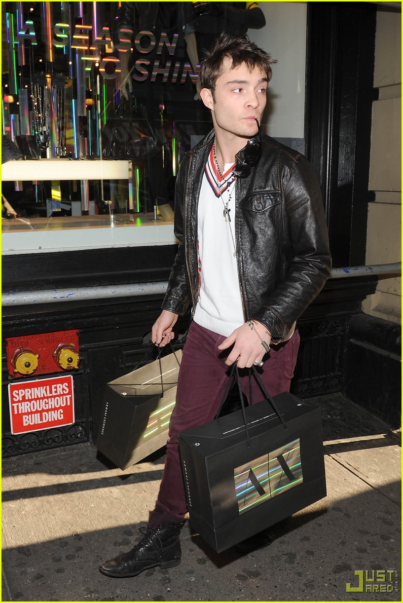 Ed Westwick: Hands Full of Holiday Gifts: Photo 2402638 | Ed Westwick