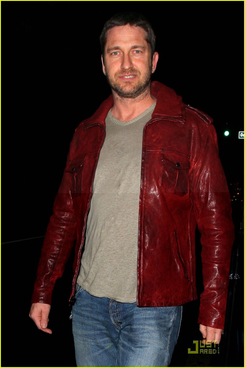 gerard butler cleared battery charges 02