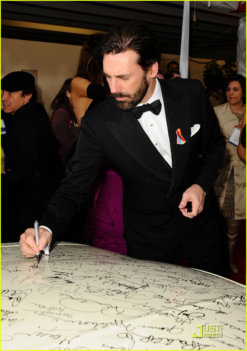Mad Men Wins Top Honors, Jon Hamm Still Bearded Photo 2409850