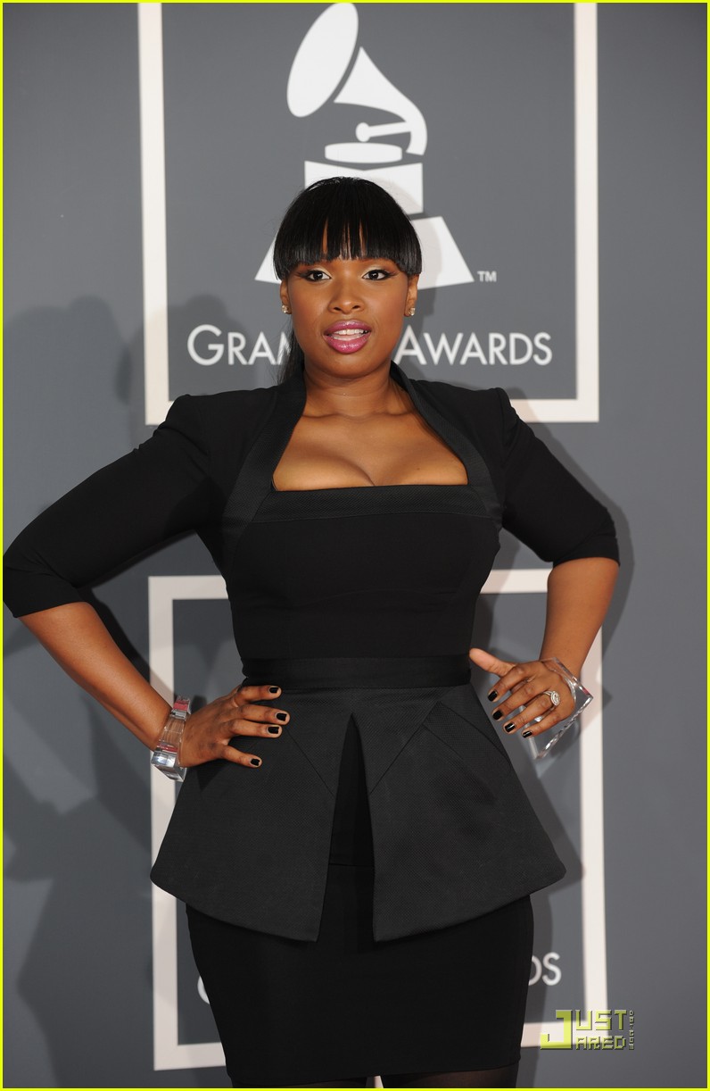 Jennifer Hudson Grammys 2010 Red Carpet Photo 2413167 2010 Grammy