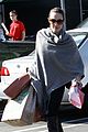 angelina jolie whole foods grocery shopping 03