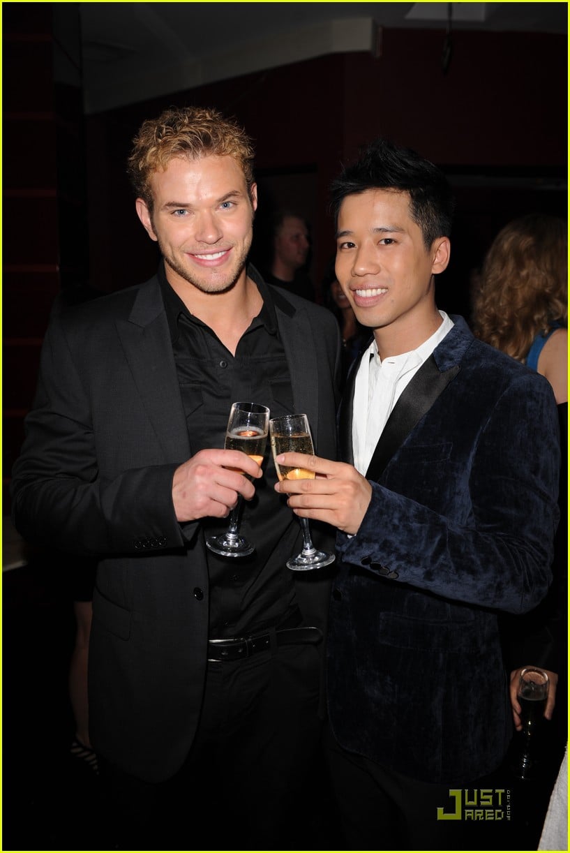 kellan lutz just jared new years party 01