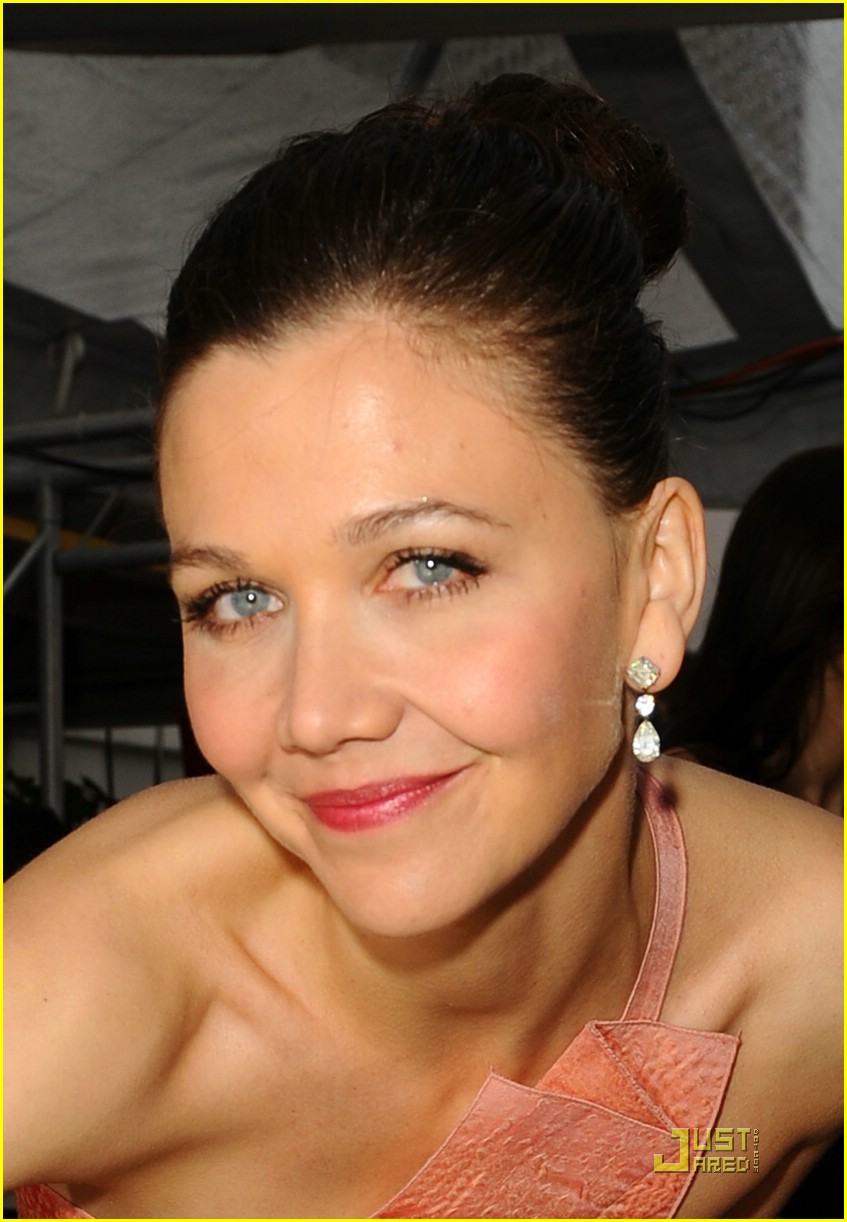 Maggie Gyllenhaal Golden Globes 2010 Red Carpet Photo 2409113 2010