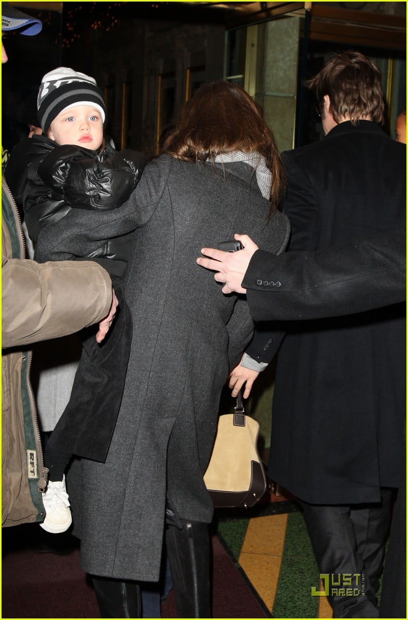 Brad Pitt & Angelina Jolie Hit Mary Poppins on Broadway VIDEO Photo