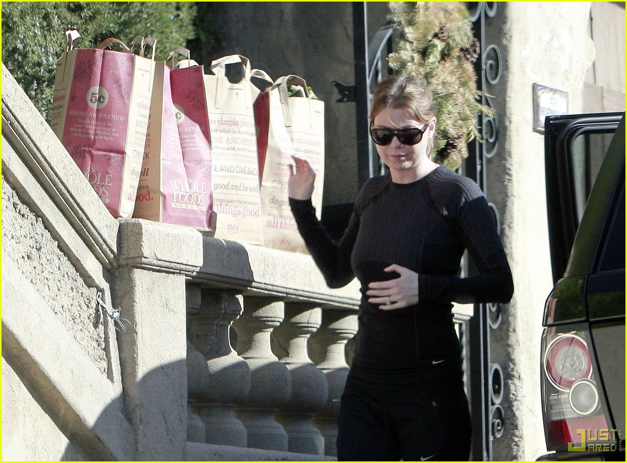 Ellen Pompeo Picks Up Groceries and a New 'Grey's' CoStar Photo
