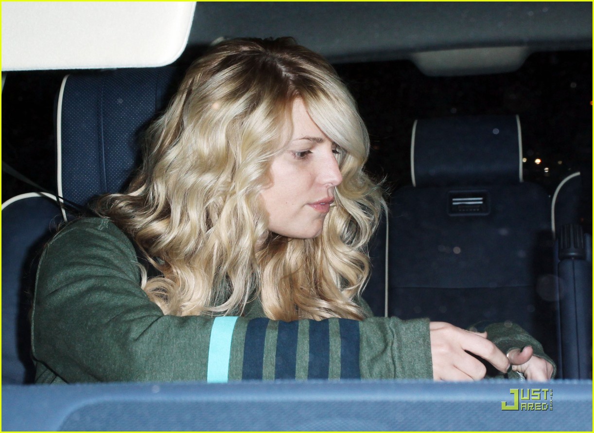 jessica simpson gets more color and curls 142406360