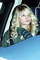 jessica simpson gets more color and curls 03