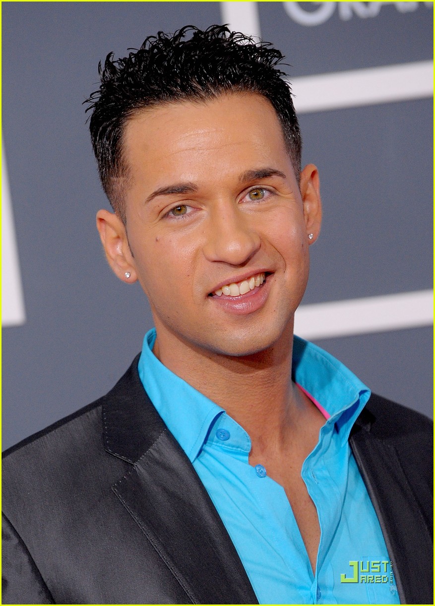 the situation 2010 grammy awards red carpet 012413024