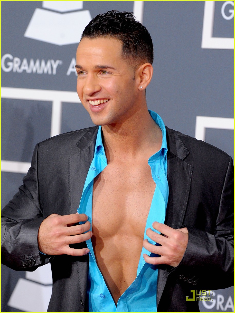 the situation 2010 grammy awards red carpet 032413026