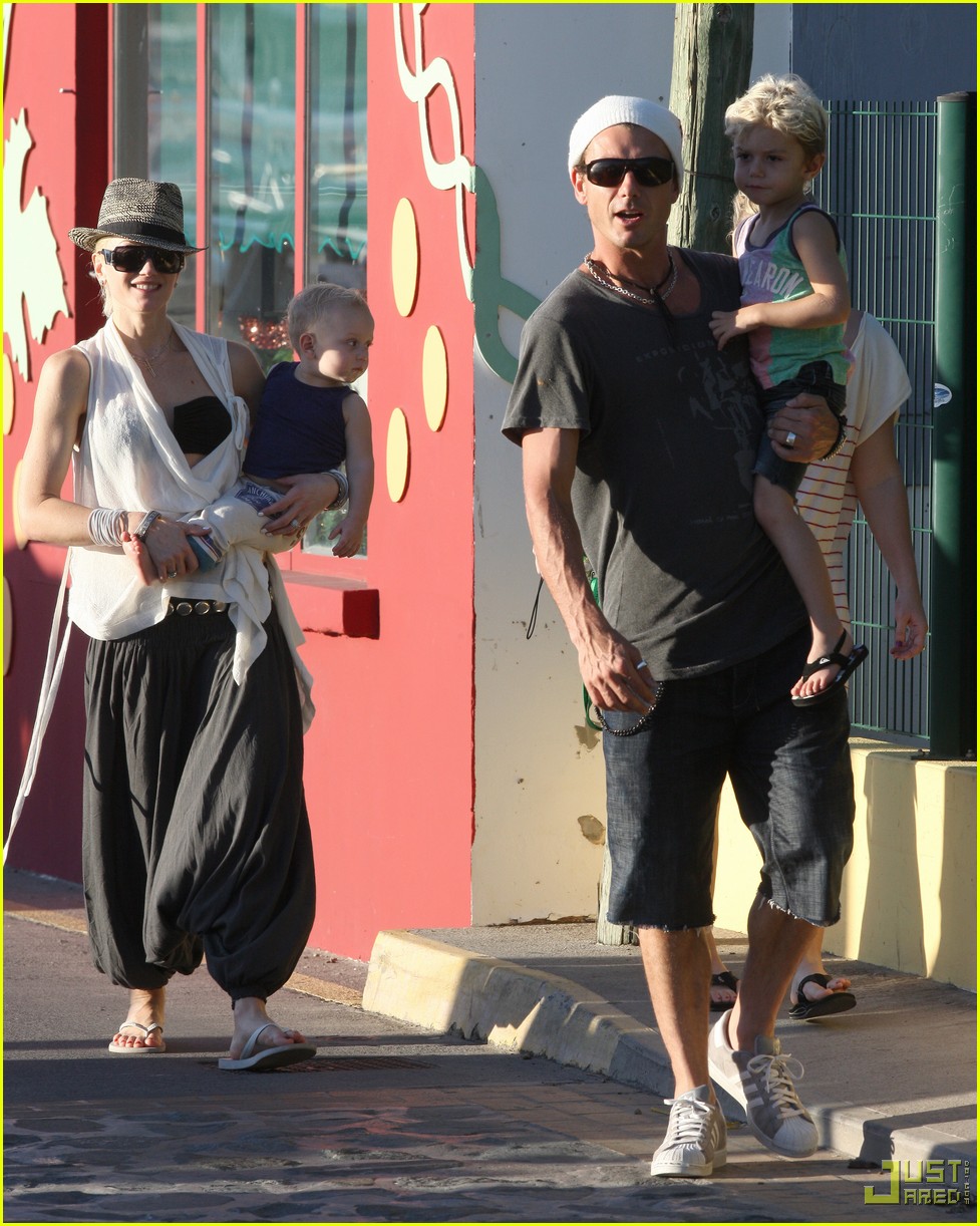 Gwen Stefani & Gavin Rossdale Bring Their Boys to St. Bart's Photo(02)