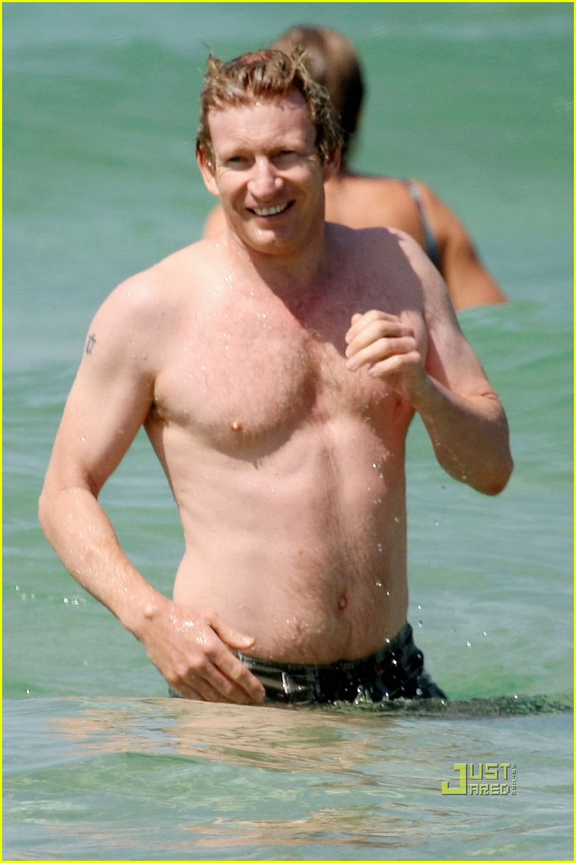 david wenham shirtless bondi beach 03