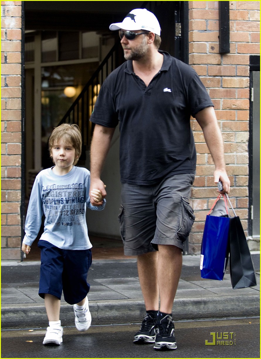 russell crowe father son 072425533