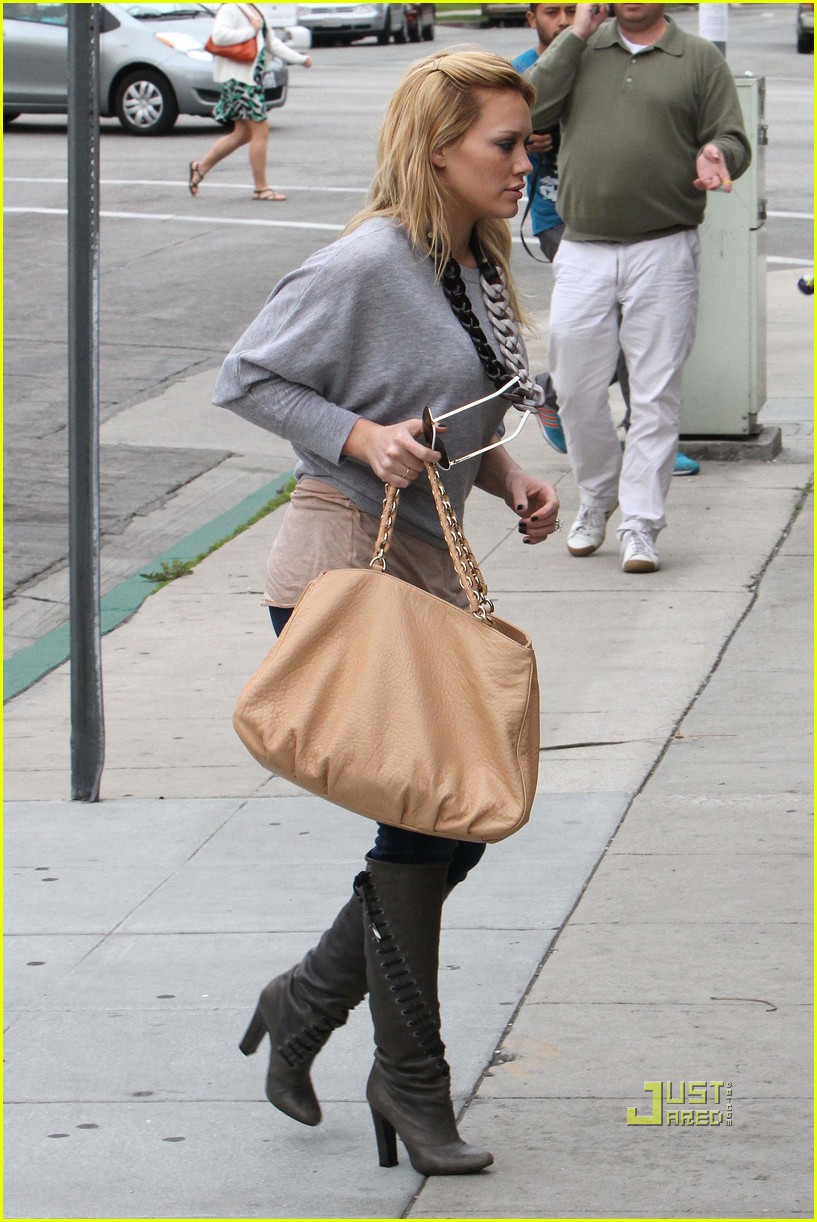 hilary duff beauty and the briefcase 02