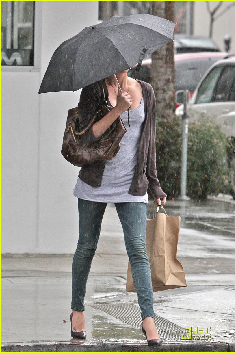 charlize theron weathers the storm 062426705