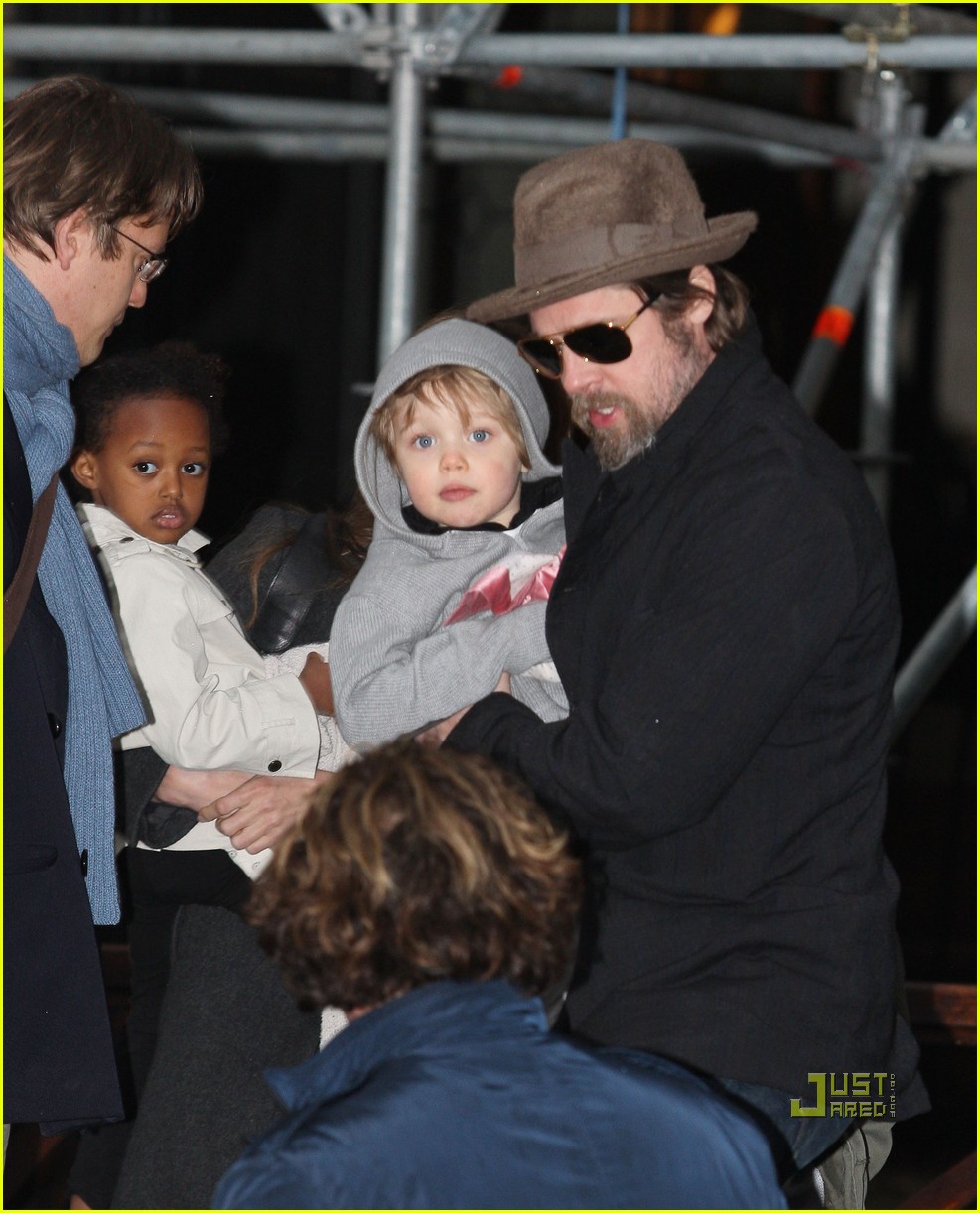 Brad Pitt & Angelina Jolie 'Tourist' Family Set Visit! Photo 2430931