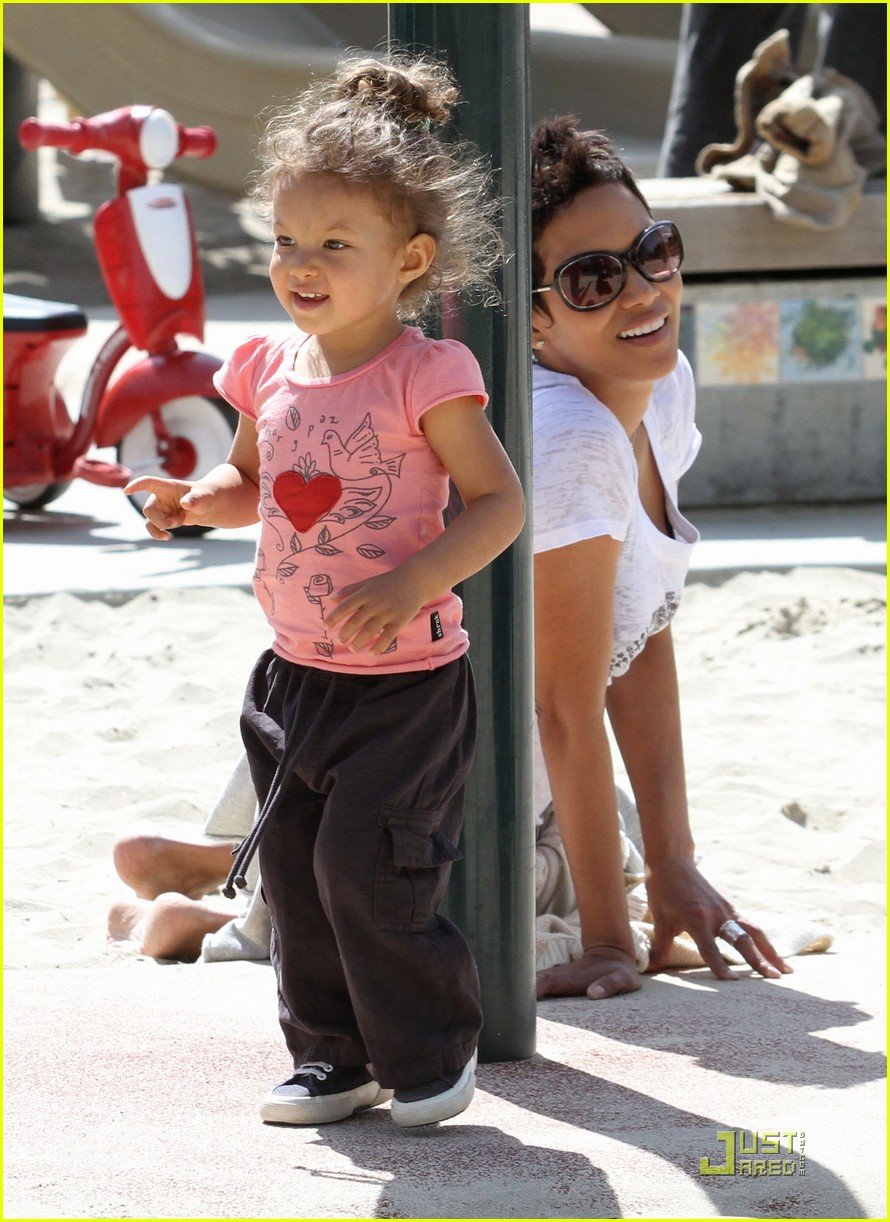 Halle Berry & Nahla Aubry Park and Play! Photo 2432354 Celebrity