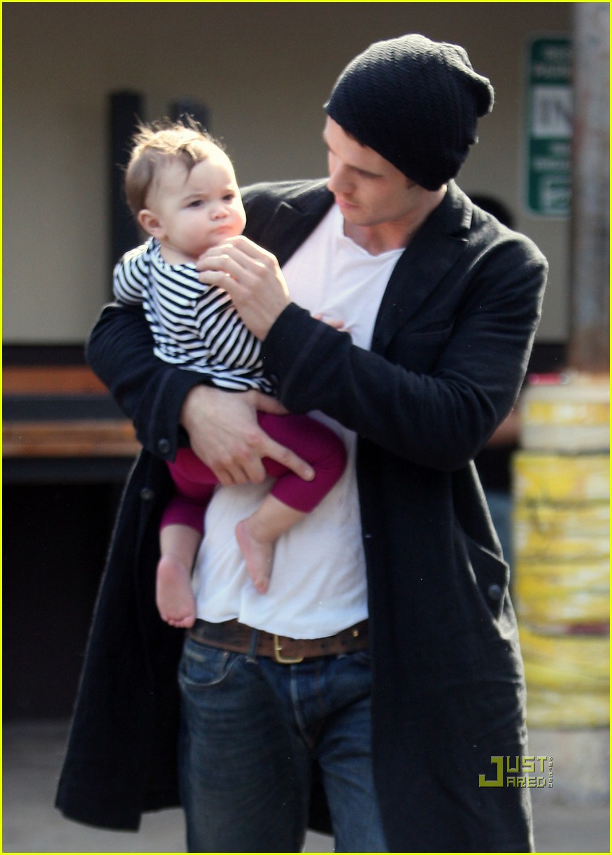 Cam Gigandet is a Doting Dad: Photo 2431547 | Cam Gigandet, Celebrity  Babies, Dominique Geisendorff, Everleigh Gigandet Photos | Just Jared:  Entertainment News, image size:875x1222
