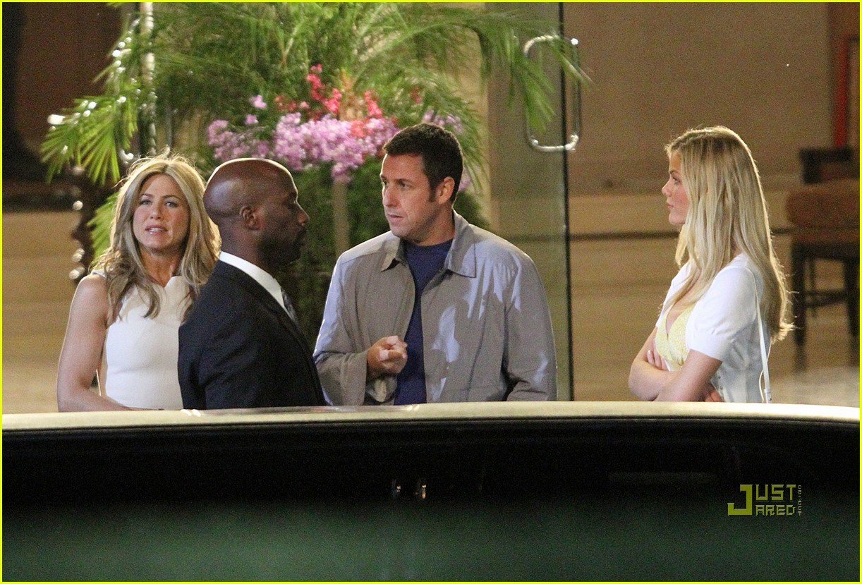 Adam Sandler & Brooklyn Decker Hold Hands Photo 2436115 Adam Sandler(01)