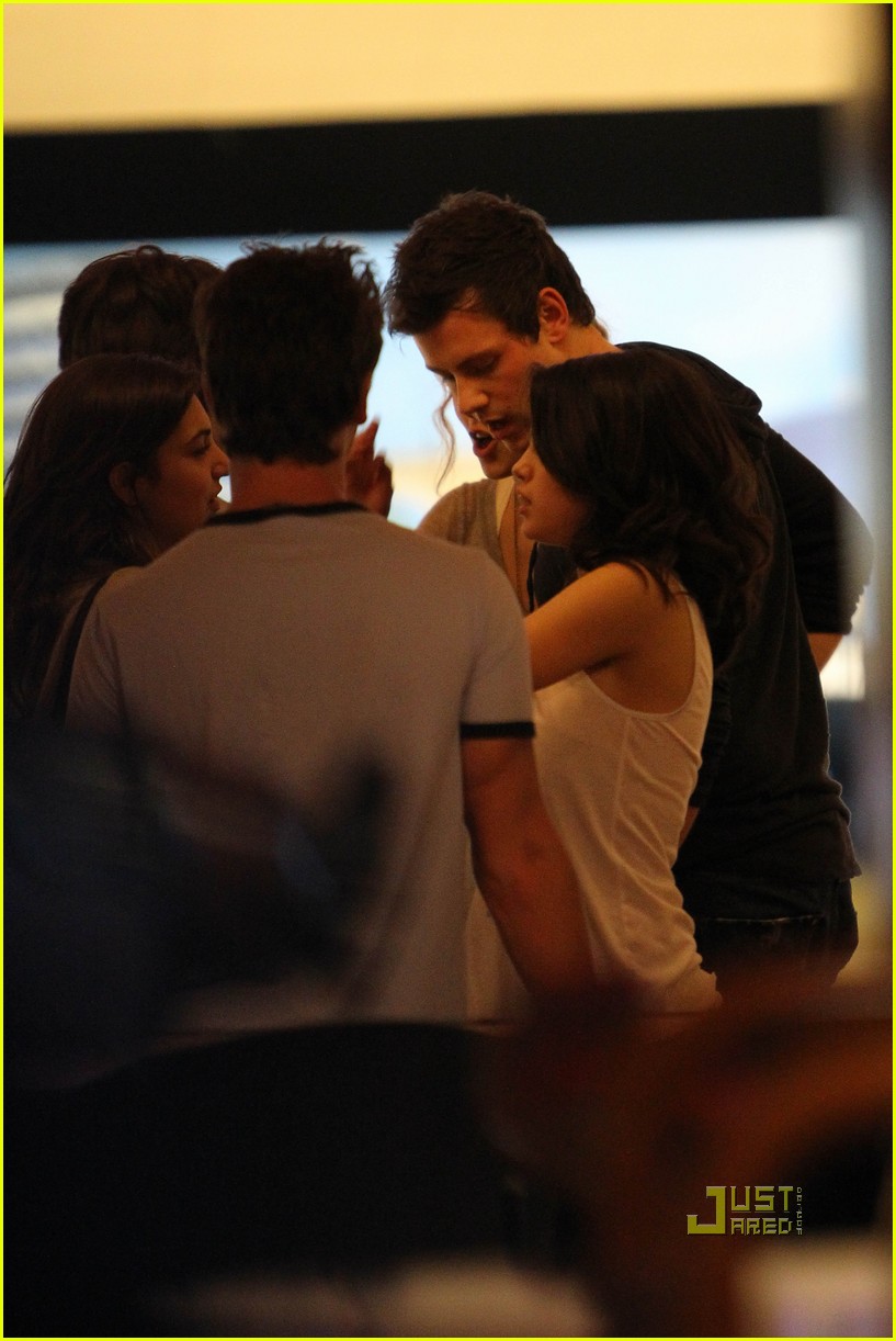 taylor swift cory monteith hug bowling alley 17