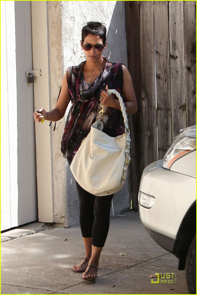 halle berry friends forever 022439382