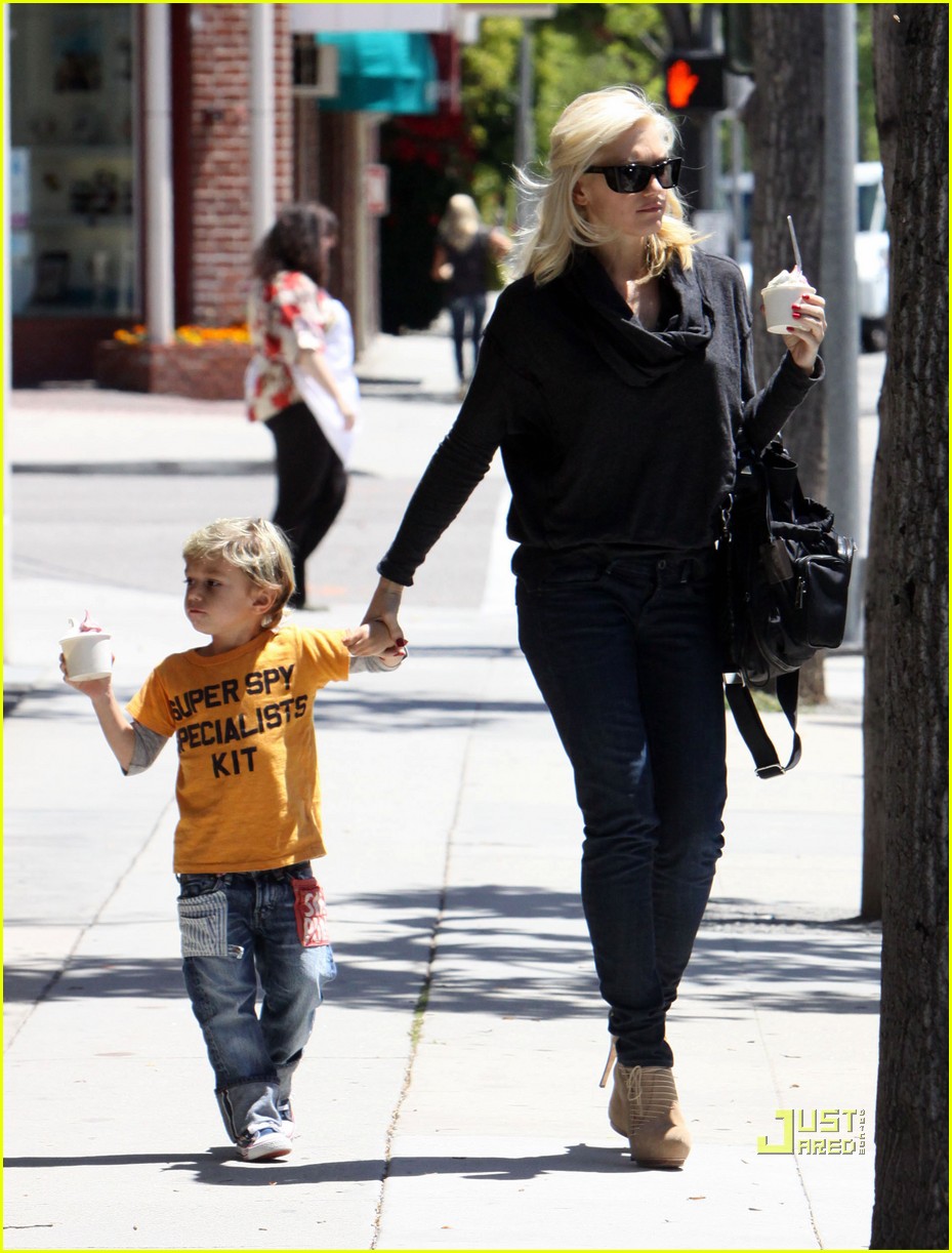 Gwen Stefani & Kingston Grab Froyo To Go Photo 2446901 Celebrity