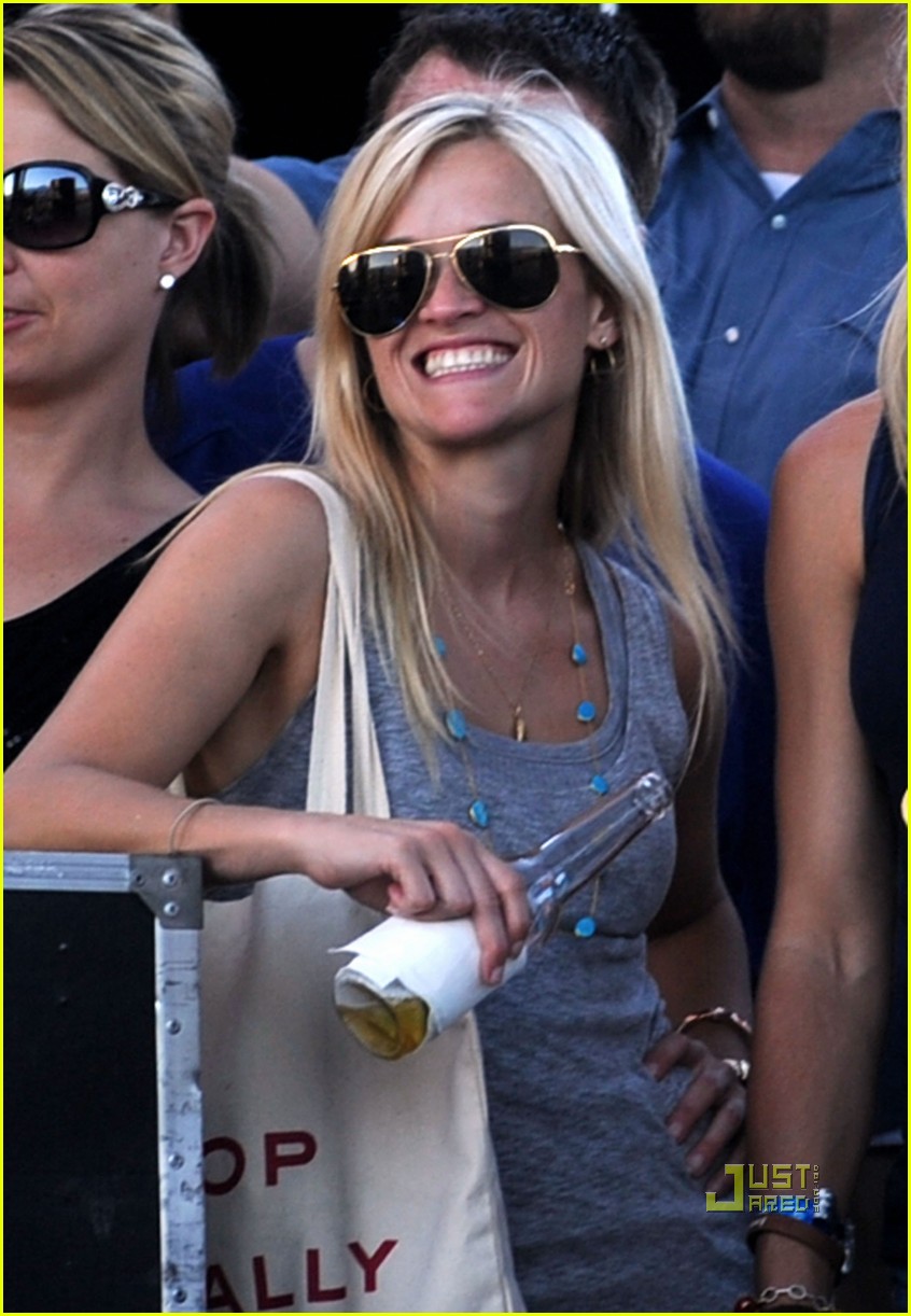 reese witherspoon stagecoach country music festival 062445803