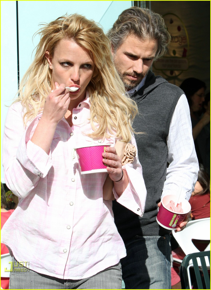 Britney Spears & Jason Trawick Menchie's Mates Photo 2440292