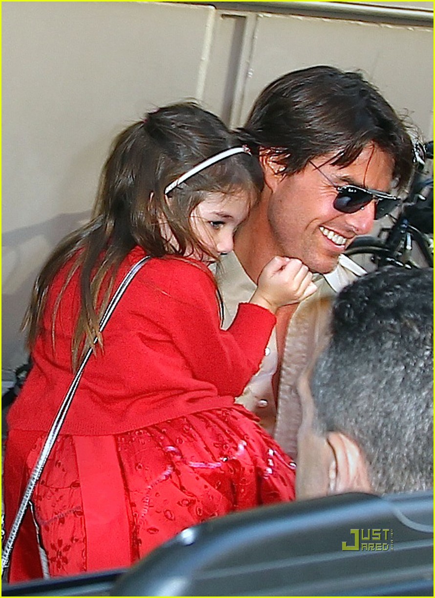 tom cruise katie holmes suri see a show nyc 02
