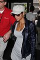 halle berry lax airport 05