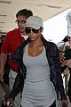 halle berry lax airport 06